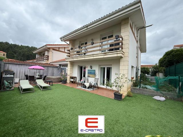 Pareado en venta en Castro-Urdiales de 137 m2 photo 0
