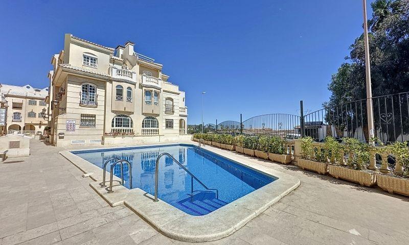 Casa en Venta en Torrevieja, Alicante photo 0