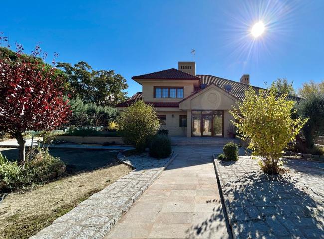 Casa En venta en Calle Santander, Pinosol - El Alcor - Peralejo, El Escorial photo 0