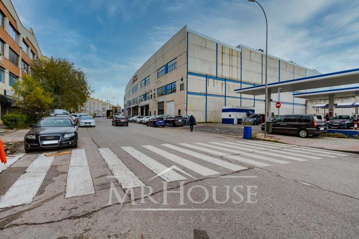 Nave Industrial en venta en Madrid de 789 m2 photo 0