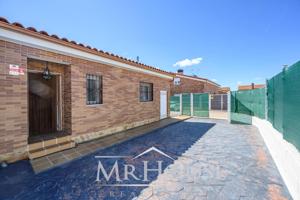 Pareado en venta en Pioz de 64 m2 photo 0