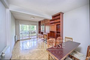 Piso en venta en Móstoles de 84 m2 photo 0