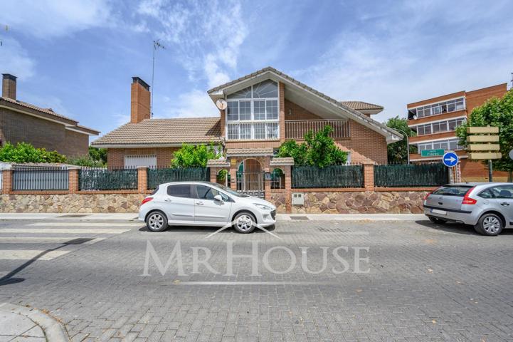 Casa - Chalet en venta en Parla de 375 m2 photo 0