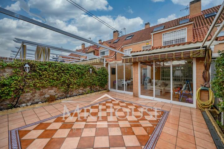 Adosado en venta en Parla de 200 m2 photo 0