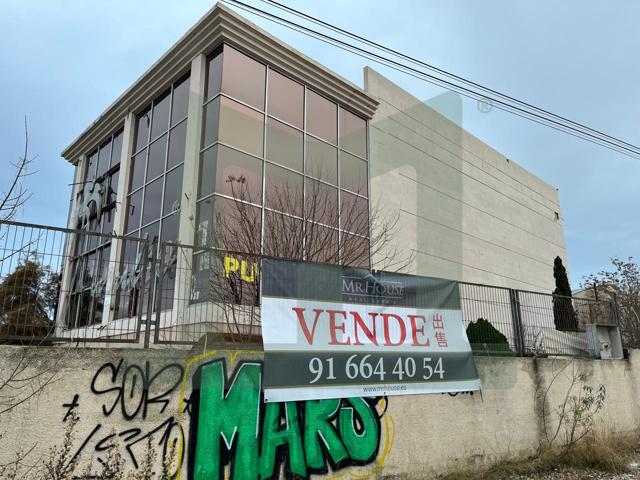Edificio en venta en Griñón de 1200 m2 photo 0