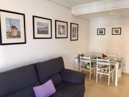 Piso de dos dormitorios, baño y dos plazas de garaje en venta en el centro de Torrevieja photo 0