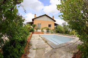 Se vende casa independiente con piscina en Mentrida Toledo photo 0