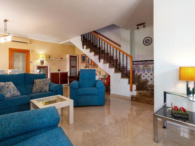Casa En venta en Llombai photo 0