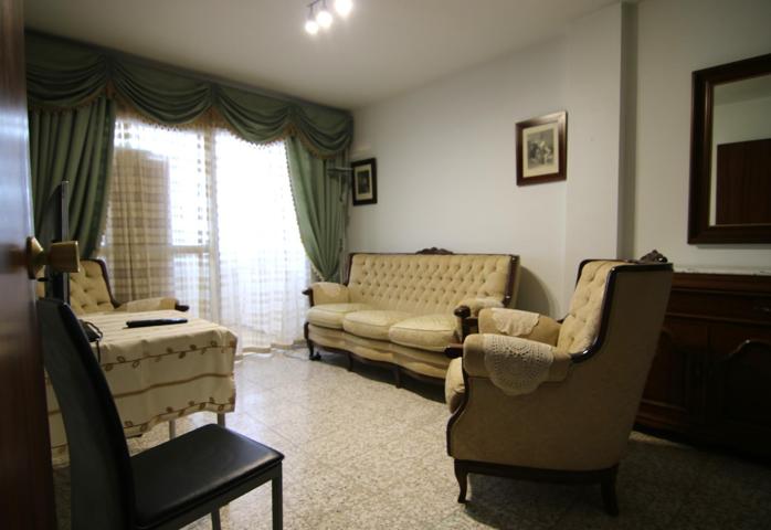 CÉNTRICO PISO DE 4 HABITACIONES A LA VENTA EN COÍN photo 0