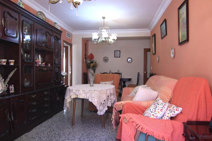 PISO DE 3 HABITACIONES CON ASCENSOR Y OPCIÓN A PARKING – COÍN photo 0