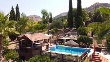 Exclusiva finca con 5 viviendas independientes en Pizarra – Propiedad con AFO en regla photo 0