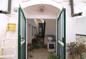 Oportunidad en Alozaina: casa con terraza, terreno y mucho potencial photo 0
