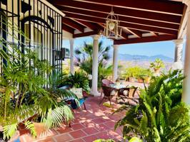 Encantadora casa en venta en Coín – ¡Una joya única con espectaculares vistas! photo 0