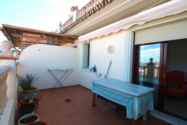 Piso Dúplex de 4 habitaciones con parking en venta en Coín photo 0