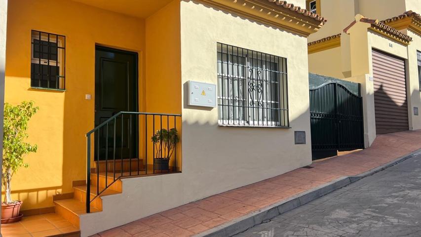 Casa adosada en alquiler en urbanización tranquila, a un paso del centro photo 0