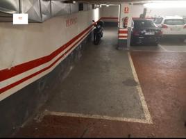 Plaza de parking grande photo 0