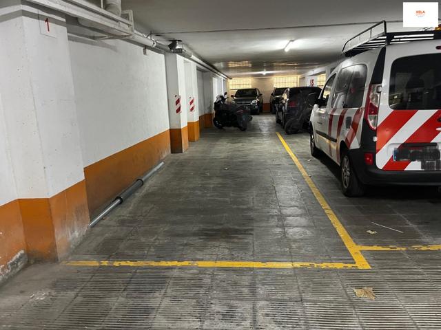 Parking En venta en El Fort Pienc, Barcelona photo 0