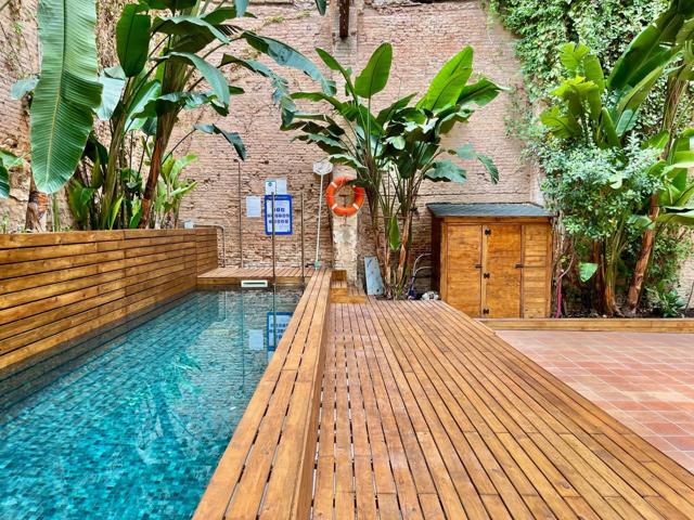 Sant Antoni-Raval - Oficina acondicionada como vivienda photo 0