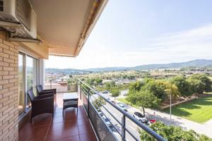 Can Roca (Terrassa) – Reformado, con terraza y vistas a la montaña photo 0