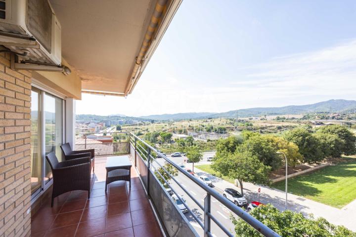 Can Roca (Terrassa) – Reformado, con terraza y vistas a la montaña photo 0