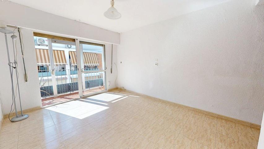 MAGINIFICA VIVIENDA SITUADA EN CTRA. TRASSIERRA, DE 3 DORMITORIOS, 1 BAÑO, SALÓN CON TERRRAZA. photo 0