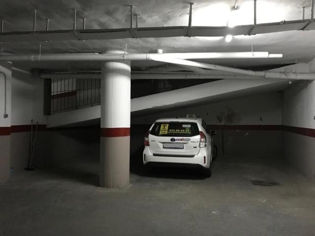 Gran Plaza de Parking para tres vehículos photo 0