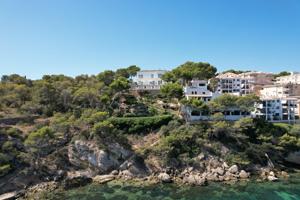 Impresionante villa de estilo mediterraneo con acceso directo al mar en Torrenova photo 0