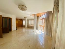✨ Amplio piso con gran potencial en Santa Catalina ✨ photo 0