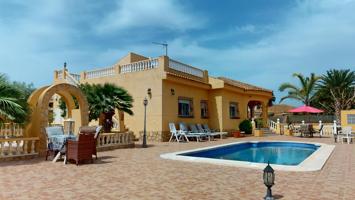 Villa con piscina y amplia parcela en Valle del Sol - Murcia photo 0