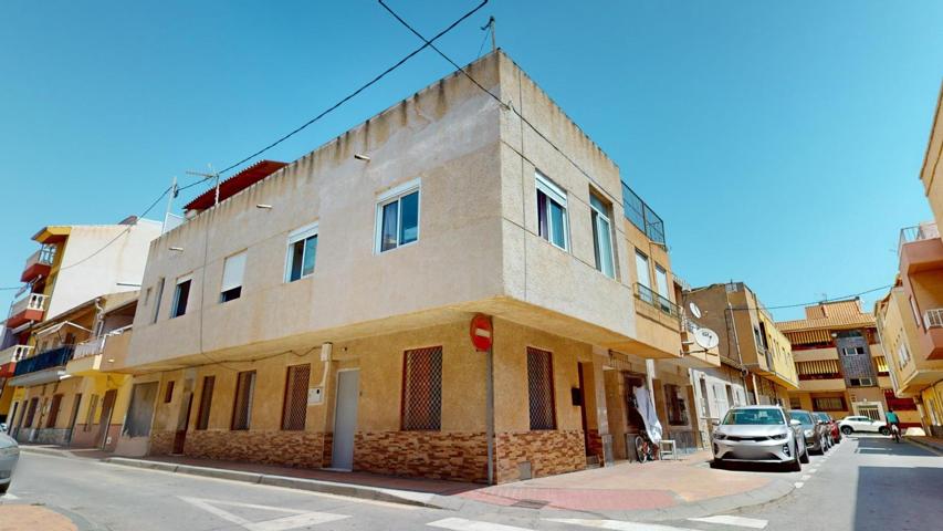 Oportunidad Única a escasos metros de las playas de Los Alcázares: ¡Dos viviendas en una! photo 0