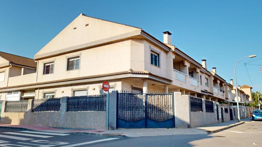 Vivienda sobre pilares con jardín y garaje con una excelente ubicación en San Javier photo 0