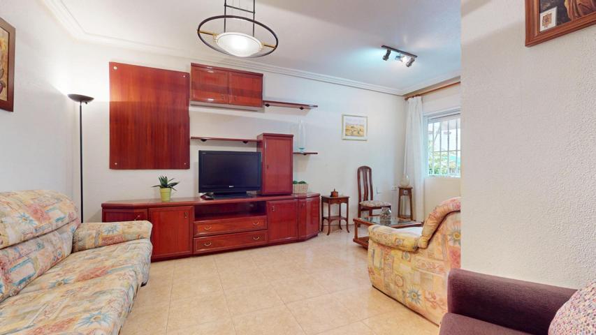 Amplia vivienda unifamiliar con sótano en San Pedro del Pinatar, muy cerca del centro. photo 0