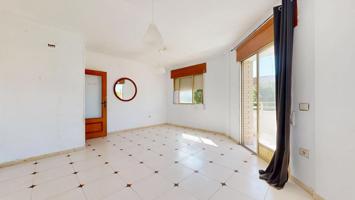 Piso en ESQUINA de 125 m2, de 4 dormitorios EXTERIORES con gran potencial en el corazón de San Pedro del Pinatar photo 0