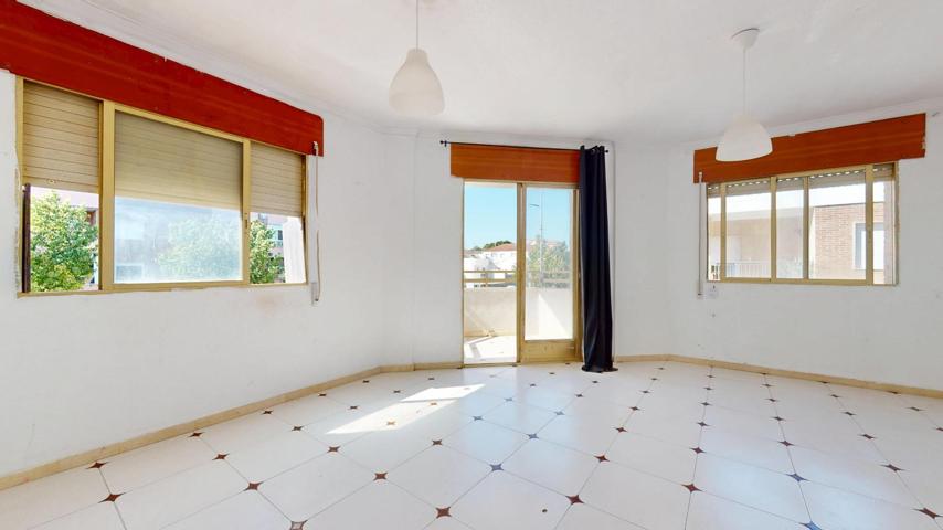 Piso de 4 dormitorios con gran potencial en el corazón de San Pedro del Pinatar photo 0
