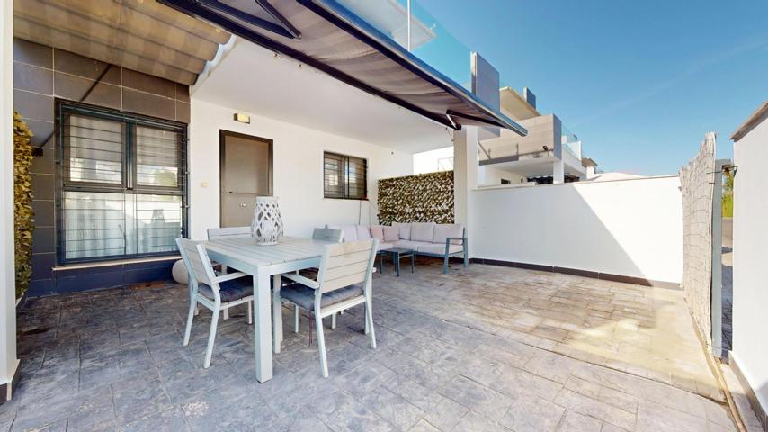 Bungalow en planta baja con gran patio y piscina comunitaria en Torre de la Horadada photo 0