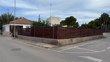 Planta baja en parcela de 400 m2, 3 dormitorios, gran terraza y dos garajes a 500 m. del Mar Menor photo 0