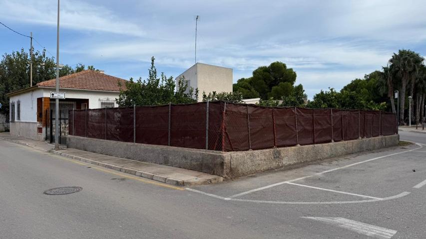 Planta baja en parcela de 400 m², 3 dormitorios, gran terraza y dos garajes a 500 m. del Mar Menor photo 0