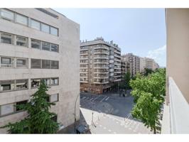 Venta de un piso en Girona Capital photo 0