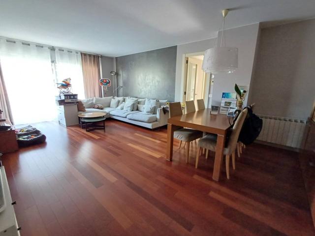 PISO A LA VENTA CON GRAN PLAZA DE PARKING INCLUIDA photo 0