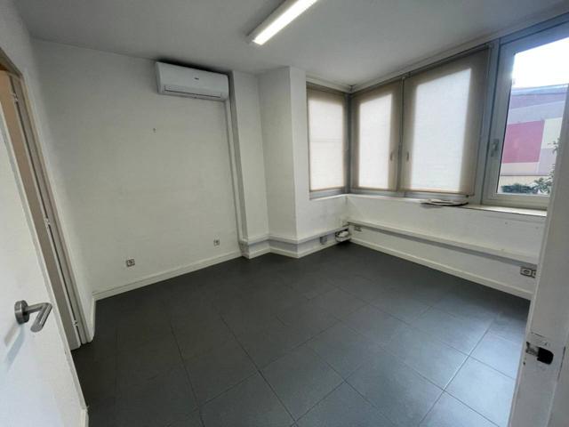 Despacho en alquiler en finca de negocios reconocida – Centro de Granollers photo 0