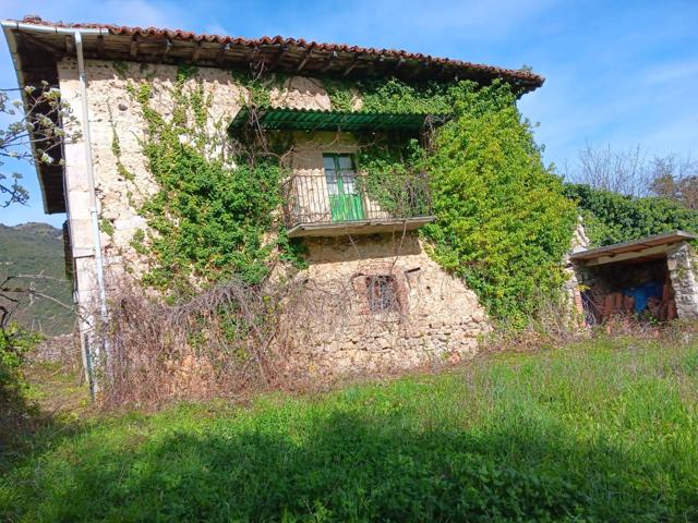 Se Vende Casa de Piedra con Terreno en Valle de Mena photo 0