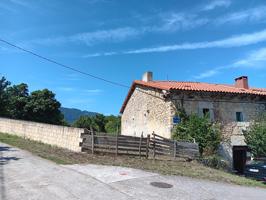 Se Vende Casa Pareada con Terreno en Valle de Mena photo 0