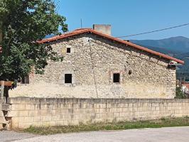 Se Vende Casa Pareada con Terreno en Valle de Mena photo 0