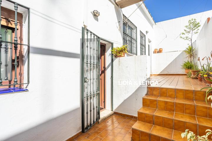 Casa en planta alta con negocio Bar, propio, Zona centro en Alcalá de Guadaíra photo 0