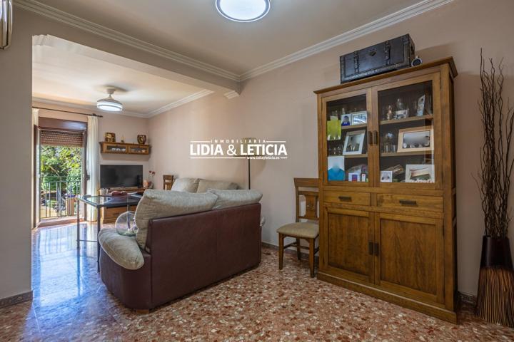 Casa en planta alta con negocio Bar, propio, Zona centro en Alcalá de Guadaíra photo 0