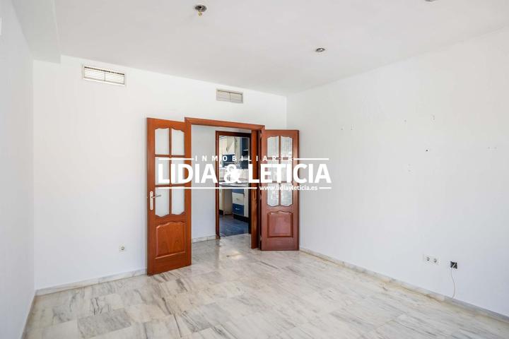 Piso en planta primera en Zona Malasmañanas, en Alcalá de Guadaira photo 0