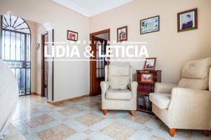 Casa de dos plantas en Zona Malasmañanas, en Alcalá de Guadaira photo 0