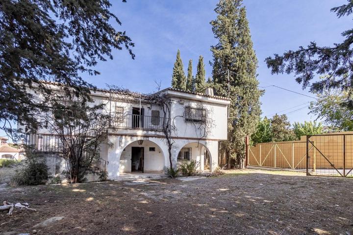 CHALET CON PARCELA DE 2.800 M2 EN BARRIO DE MONACHIL photo 0