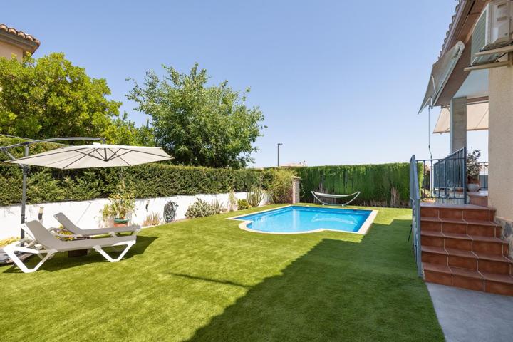 🏡 ¡Descubre tu Villa de lujo en Otura! Chalet Independiente con Piscina Privada 🌳 photo 0