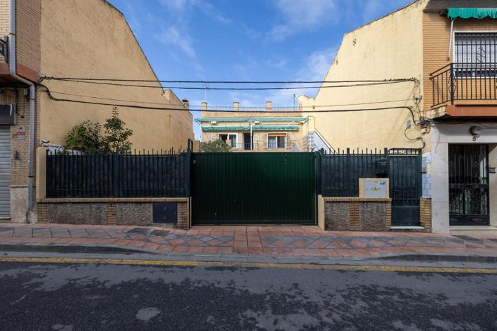 CASA EN PLENO CENTRO DE ARMILLA photo 0